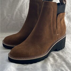 Dolce Vita Size 6W Chestnut Suede Chelsea Lug Booties